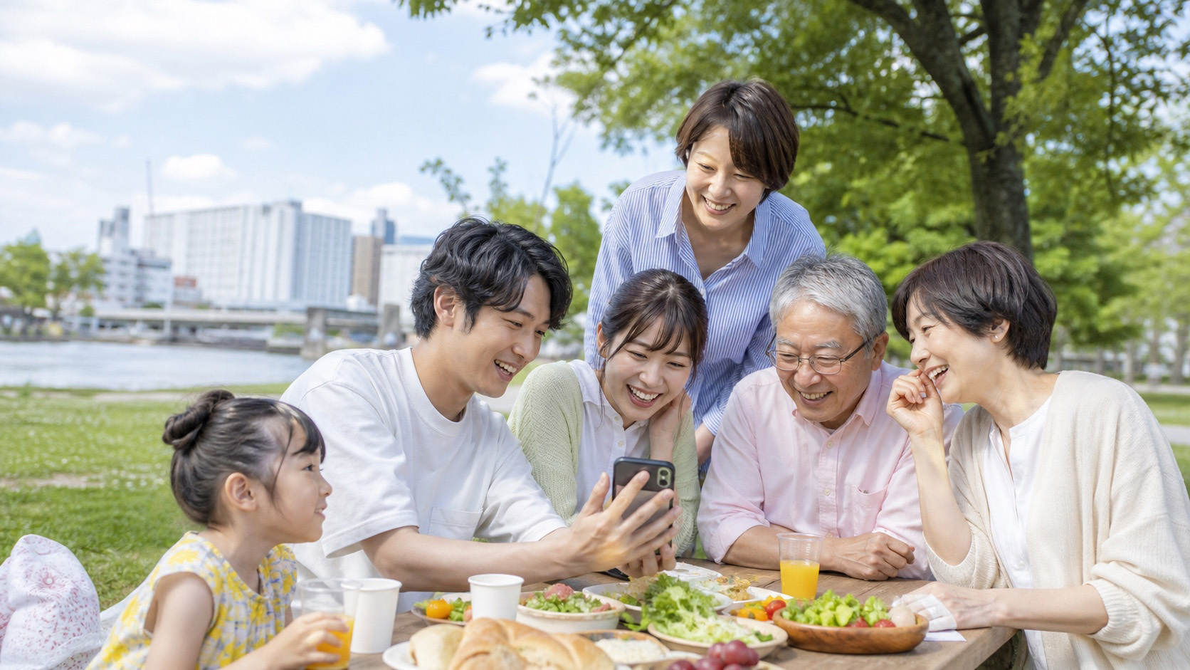 家族の思い出をまとめた写真アルバム